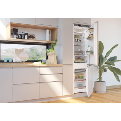 Gorenje NRKI518EA1 Beépíthető Alulfagyasztós hűtőszekrény E,180L/68L,Nofrost,39 dB,Szél: 56 cm,Mag: 177.5 cm,Mély: 56 cm