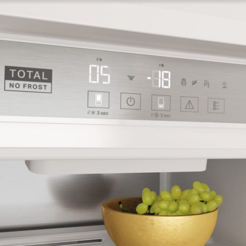 Whirlpool WHC18 T574 P Beépíthető Alulfagyasztós hűtőszekrény, C,182L/68L,Nofrost,32 dB,Szél: 54.5 cm,Mag: 177 cm,Mély: 56 cm
